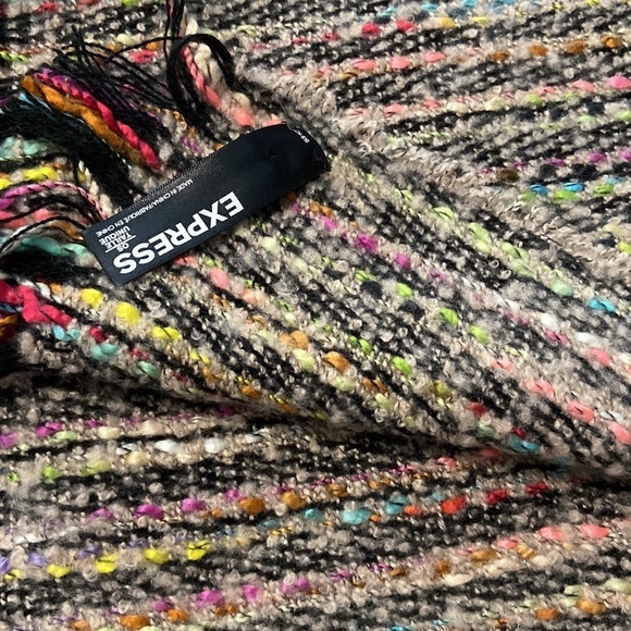 Express Blanket Scarf with Neon details - Picture 4 of 4